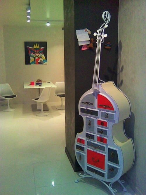 Яркая абстракция. Основные цвета в квартире моего заказчика: белый, серый и черный. 03