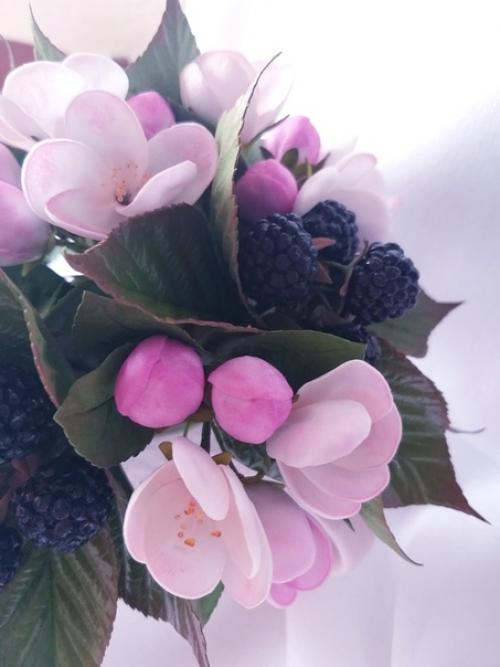 В наличии.  Цветочно - ягодная композиция. 04