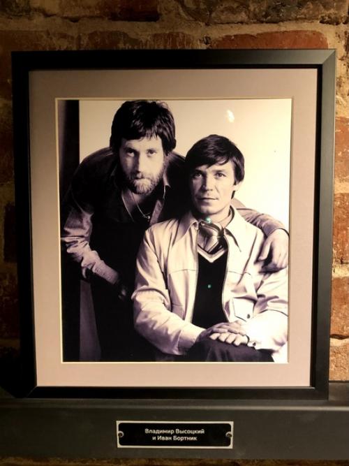 Музей Владимира Высоцкого в Москве - мы погружаемся во время, в которое он творил, которым он дышал, и из которого оставил потомкам свои послания. 02