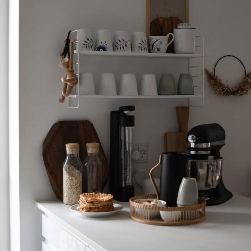 Тёмные оттенки в интерьере скандинавской кухни. 01