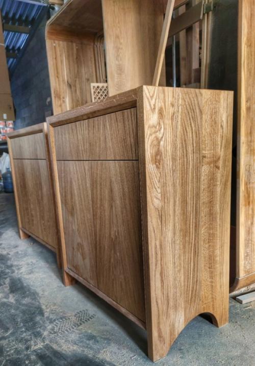 Мебель из массива дуба считается элитной и подчеркивает высокий статус ее владельца. 01