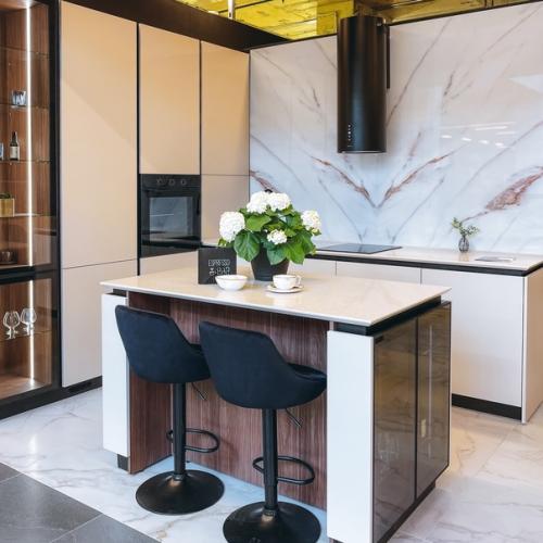 Дизайнерские кухни и корпусная мебель по индивидуальным размерами в интерьерно - выставочном центре М Бельбург. 01