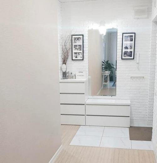 Интерьер прихожей. В белом цвете. 03