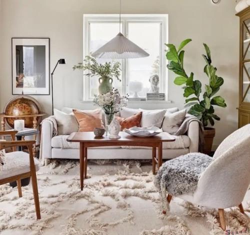 Добро пожаловать в очаровательный скандинавский дом с красивой мебелью, стильным декором и сказочными обоями с гусями в детской комнате. 05