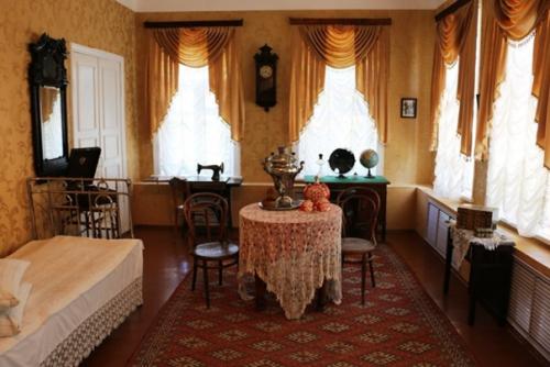 7 июля 1982 года к 60-летию со дня рождения Маншук маметовой, в городе Уральске был открыт мемориальный музей названый её именем. 01 7 июля 1982 года к 60-летию со дня рождения Маншук маметовой, в городе Уральске был открыт мемориальный музей названый её именем. 01