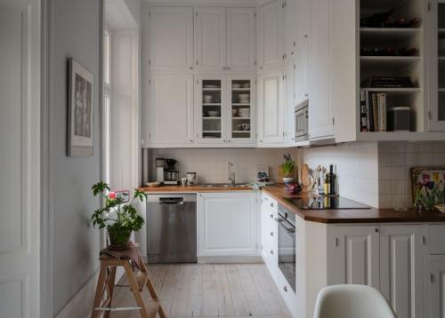 В этой шведской квартире высокие потолки и площадь 72 квадратных метра. 06