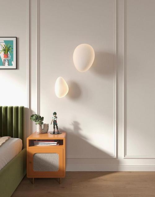 Яркая и в то же время не раздражающая. 05