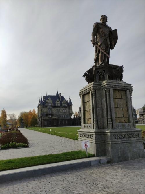 Замок гарибальди.  Замок гарибальди в самарской области расположен на берегу волги в селе хрящёвка. 02