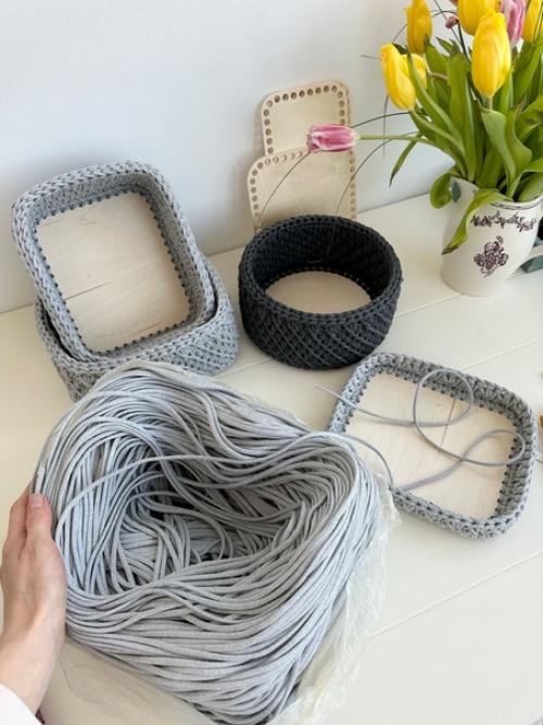 В работе набор для ванной комнаты в светло-сером цвете. 01