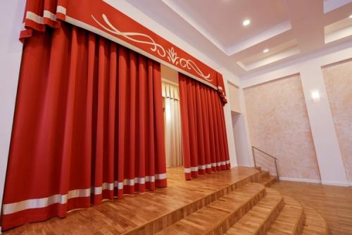 25 марта работники культуры отметят свой профессиональный праздник и к этой дате завершены работы по капитальному ремонту малого зала ДК. 02