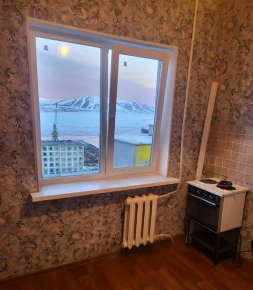 На Камчатке за 2, 2 млн можно купить не просто квартиру, а почти личный кинотеатр с видом на вулканы и океан. 01