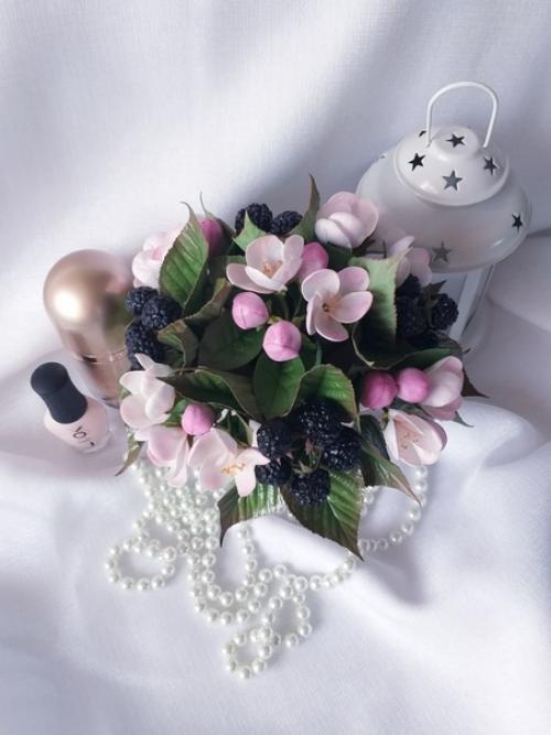 В наличии.  Цветочно - ягодная композиция. 01