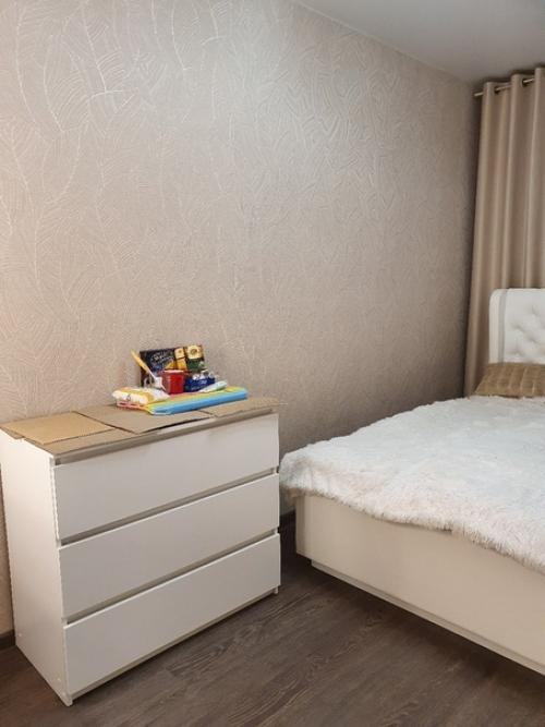 Комната в двушке.  Подскажите, какие шторы лучше сделать? 01