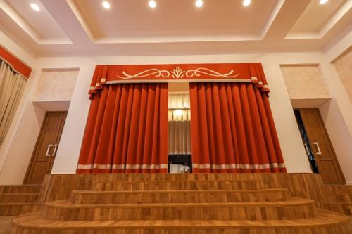 25 марта работники культуры отметят свой профессиональный праздник и к этой дате завершены работы по капитальному ремонту малого зала ДК. 08