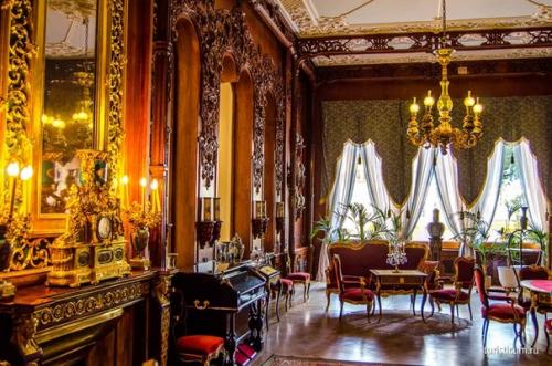 Дворец Юсуповых на мойке является обязательным пунктом программы для посещения всеми туристами, приехавшими в Петербург хотя бы на неделю. 04