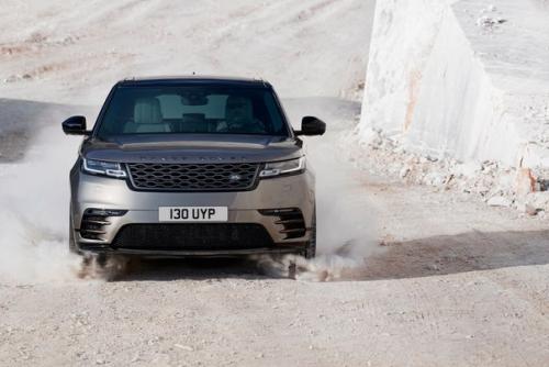 Компания Jaguar Land Rover официально представила новый среднеразмерный кроссовер Range Rover Velar. 
