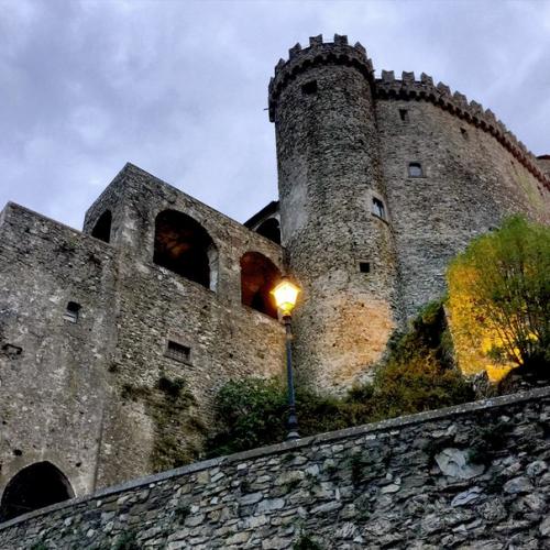 Замок маласпина в фосдиново. 01