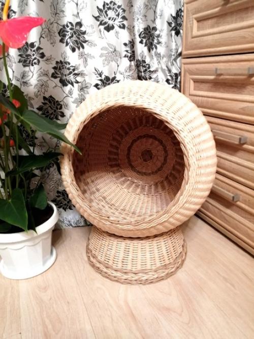 Здравствуйте!  В наличии домик, лежанка для кошек. 02