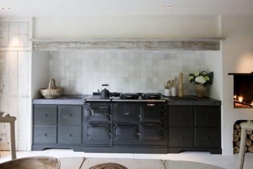 Угольно - черные. Угольно - черные кухни стали в последнее время довольно частым явлением в дизайне интерьера. 04