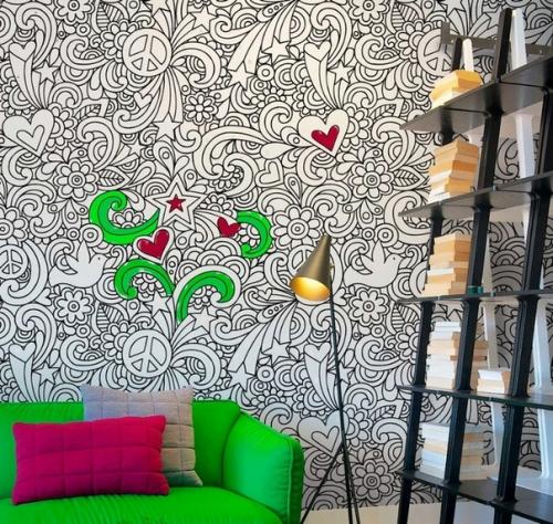 Ваш ребенок настолько творчески активен, что приходится чуть ли не каждый месяц менять обои в детской комнате? 03