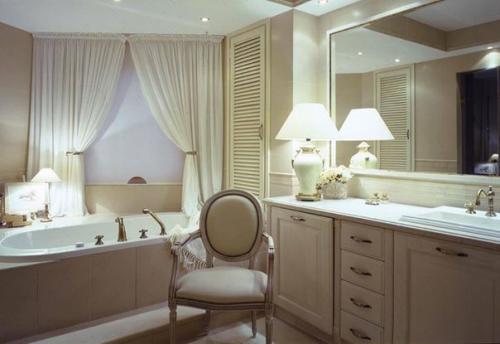 Гармония классики в ванной. 02