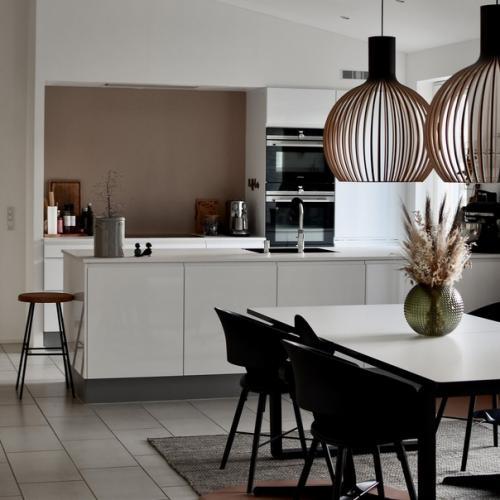 Тёмные оттенки в интерьере скандинавской кухни. 03