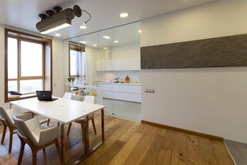 Трёхкомнатная квартира cо стеклянным зонированием. 01