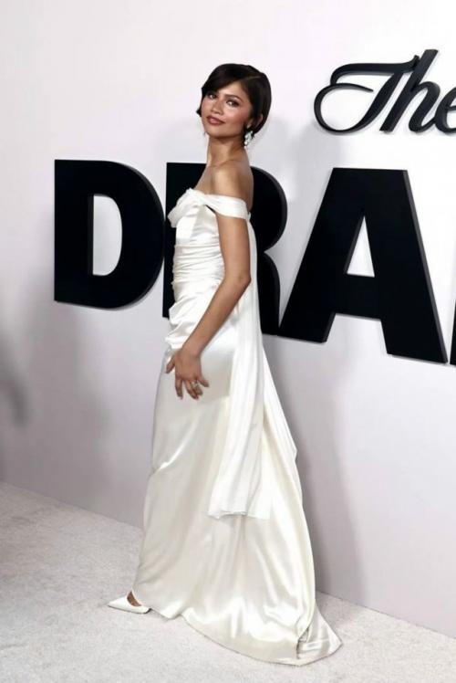 Зендея решила пойти по пути осознанного потребления - и это прекрасно. 01