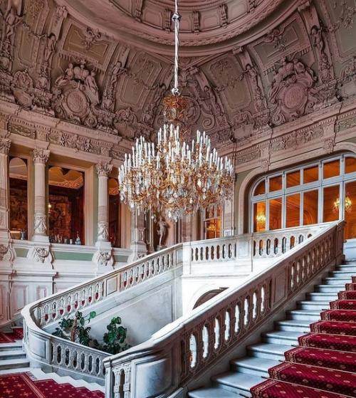 Дворец Юсуповых на мойке является обязательным пунктом программы для посещения всеми туристами, приехавшими в Петербург хотя бы на неделю. 03