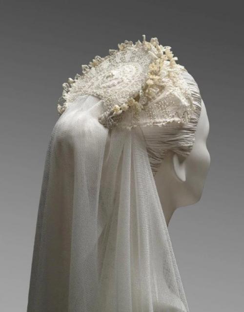 Платье, ставшее легендой: как свадебный образ Грейс келли изменил представление о невесте. 07