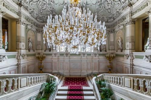 Дворец Юсуповых на мойке является обязательным пунктом программы для посещения всеми туристами, приехавшими в Петербург хотя бы на неделю. 01