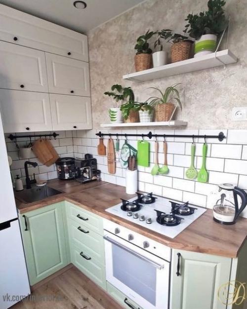 На этой малюсенькой кухне чуть больше 5 кв. 02