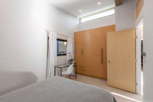 Пример современного коттеджа в Канаде: дом с большим патио и высокими потолками площадью 87, 3 кв. 04