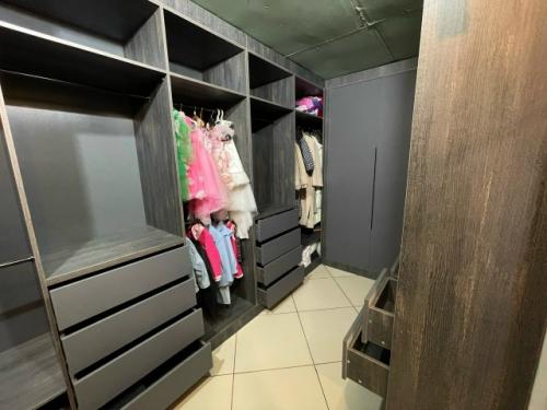 Просторная гардеробная для Татьяны - мечта каждой хозяйки. 04 Просторная гардеробная для Татьяны - мечта каждой хозяйки. 04