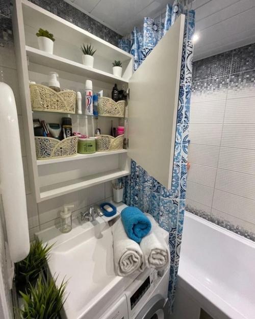 Маленькая ванная комната с накладной раковиной на стиральную машинку. 02