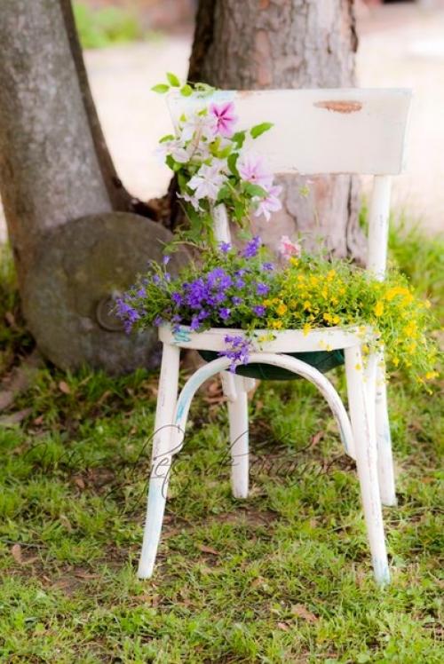 Клумба из стула своими руками для сада и дачи. 04