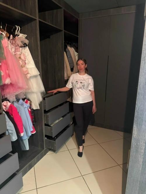 Просторная гардеробная для Татьяны - мечта каждой хозяйки. 

