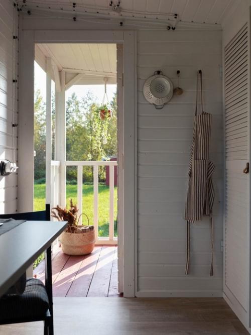 Уютный домик из обычной бытовки. 08