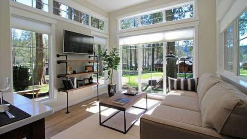 Современный дачный домик с стиле лофт. 01