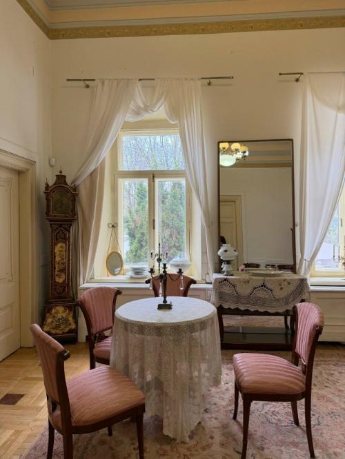 Всю неделю какая-то выпавшая из-за погоды) но ездила на всякие съемочки. 03