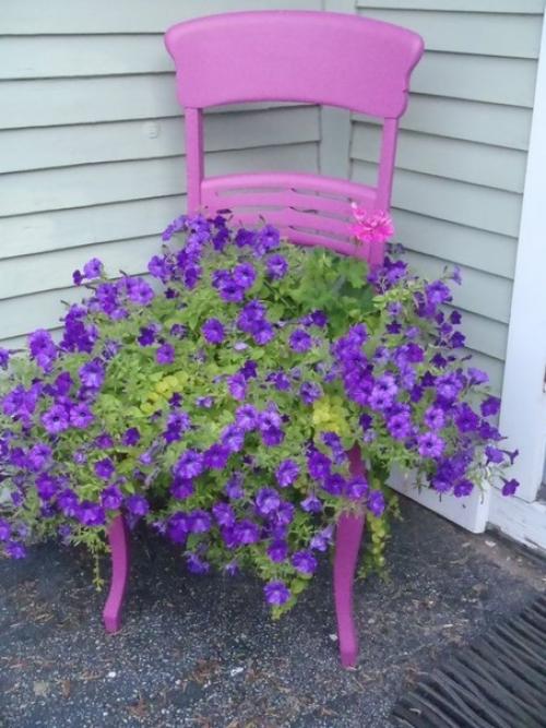 Клумба из стула своими руками для сада и дачи. 01