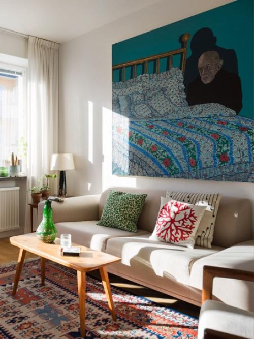 Маленькая скандинавская квартира с яркими акцентами и балконом на кухне. 06