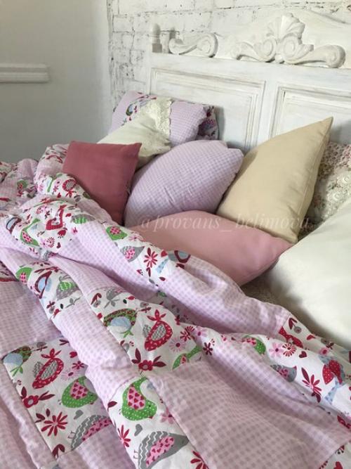 А первые облегчённые одеяла покрывала поехали уже по домам.