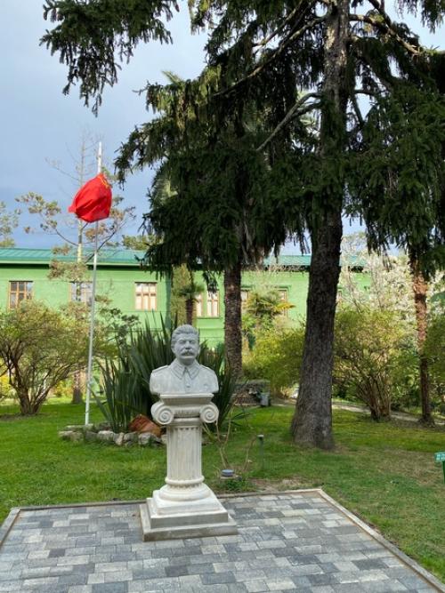 Следующий экскурсионный объект - сочинская дача Сталина. 02