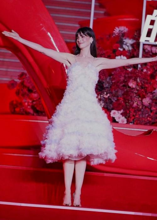 Пресс - тур Дьявол Носит Prada прилетел в Шанхай, и тут началось самое странное. 04