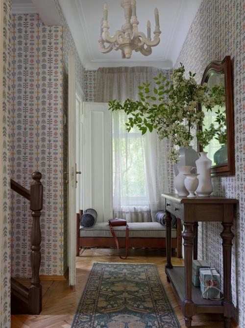 Потрёпанный временем фасад и душевные интерьеры. 05