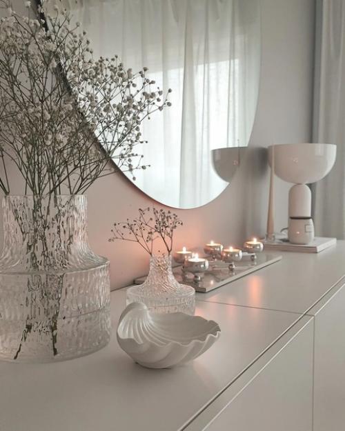 Зеркала являются не только элементом декора, но и очень функциональным предметом в интерьере квартиры. 04