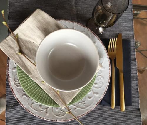 Чем мрачнее вокруг и на улице (во всех смыслах) - тем большая доза уюта, тепла, спокойствия, гармонии требуется внутри. 04