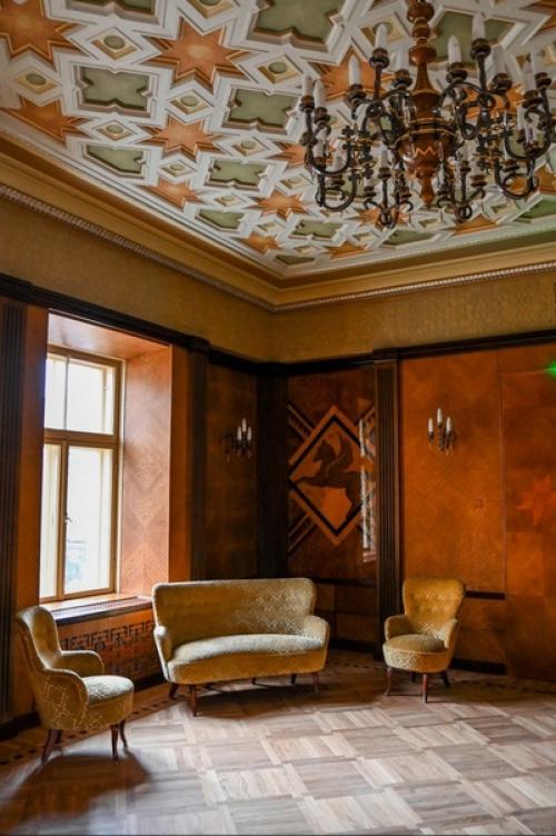 В сигулдском новом замке завершилась масштабная реконструкция и теперь ведутся завершающие работы по благоустройству помещений. 03