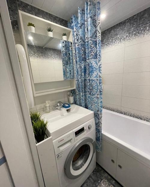 Маленькая ванная комната с накладной раковиной на стиральную машинку. 01